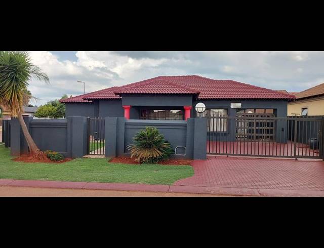 3 BEDROOM HOUSE FOR SALE IN THE ORCHARDS